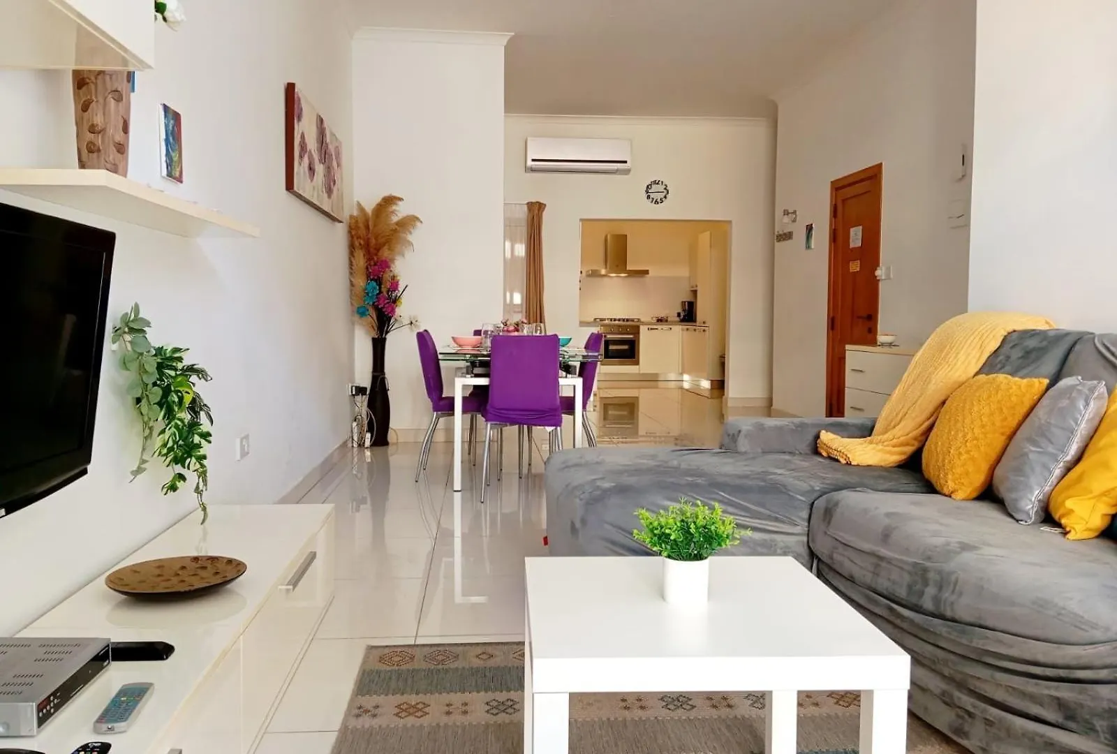 Modern Apartment In The Heart Of Sliema Steps From The Seafront 0*,  Malta
